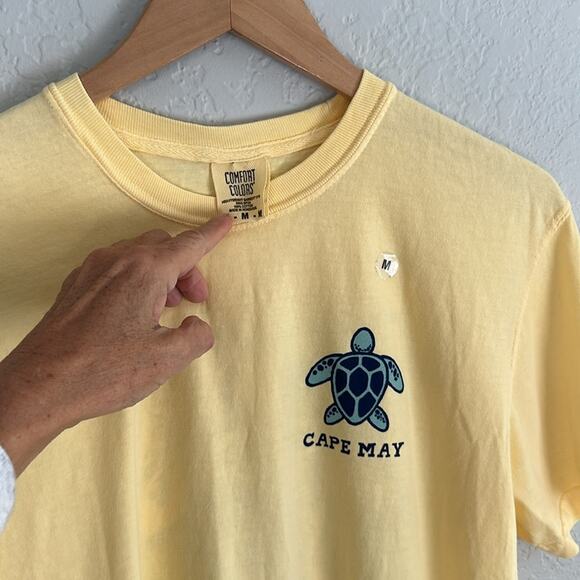NEW Cape May New Jersey Sea Turtle Men’s T-Shirt Yellow Medium Graphic - Picture 3 of 4
